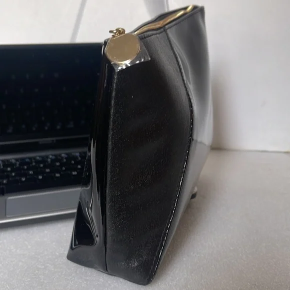 Yves Saint Laurent Beauty Black Patent Leather Cosmetic Bag. - Picture 4 of 11